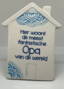 Tegelmagneet Huisje met leuke spreuk - Hier woont het liefste baasje - Blauw bij debadeend.nl