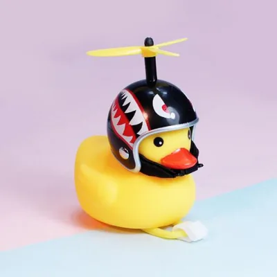 Leuke Rubberen Badeend met Helm - Shark Helm met Propeller bij debadeend.nl