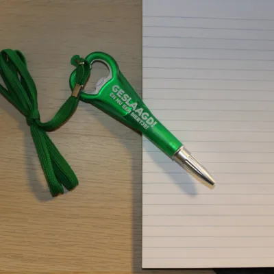 Pen-Opener - Geslaagd, En Nu Een Biertje! - Groen bij debadeend.nl